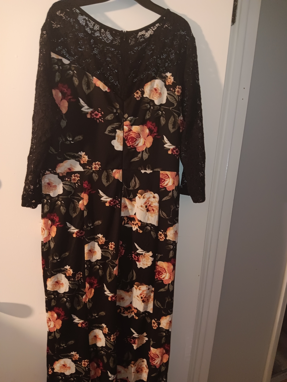 Black Floral Lace Sleeve Maxi Dress - Elegant Evening Wear